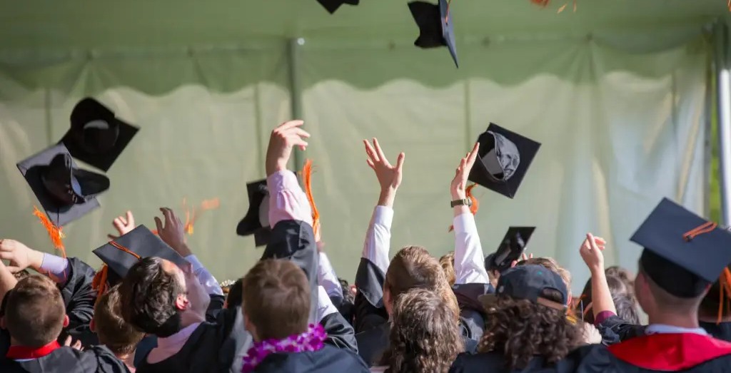 Informare gli studenti sul diritto allo studio aumenta le iscrizioni all’università?